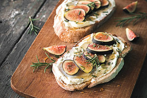 بروشتای انجیر و پنیر