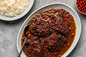 فسنجان با مرغ و بادام زمینی