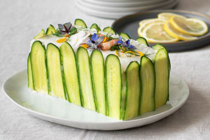 کیک سالاد الویه با نان تست