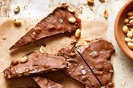 اسنیکرز خرما و بادام زمینی